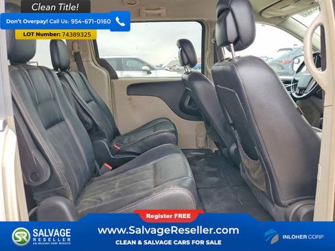 Used 2015 Chrysler Town & Country Touring image 15