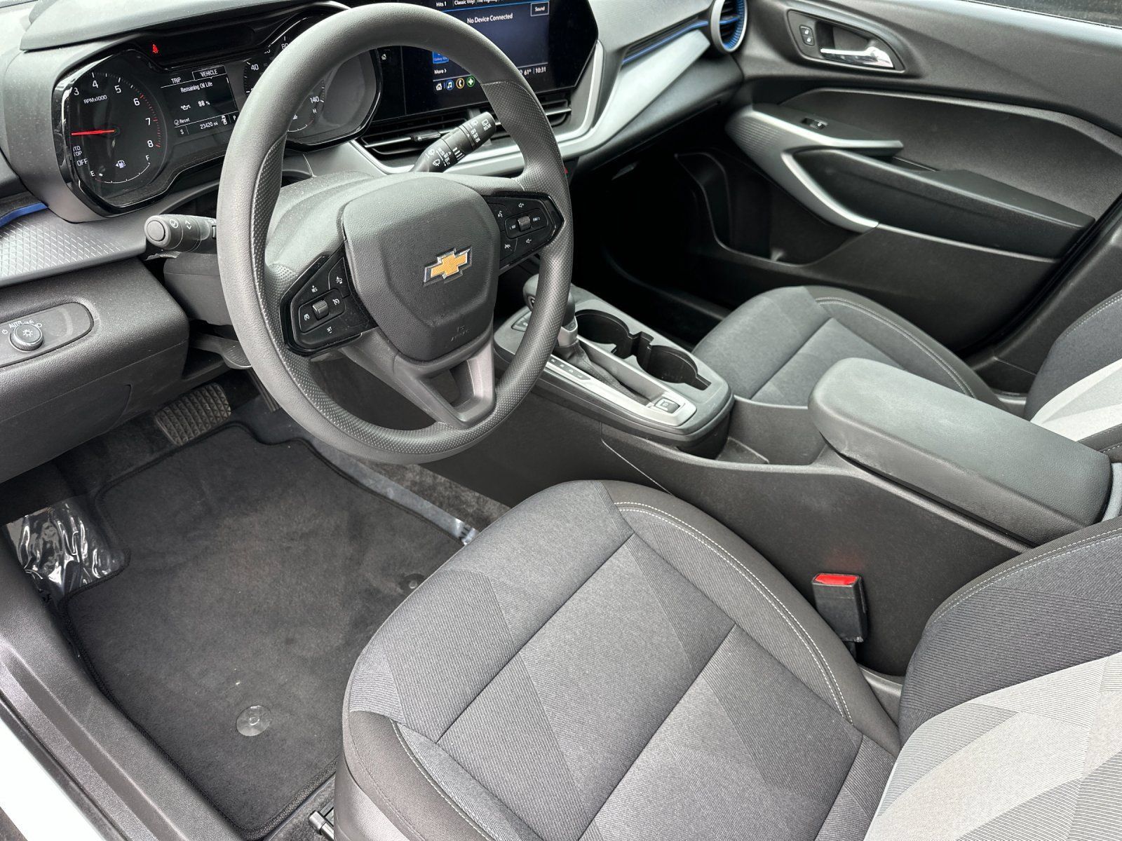 Used 2025 Chevrolet Trax LS FWD image 9