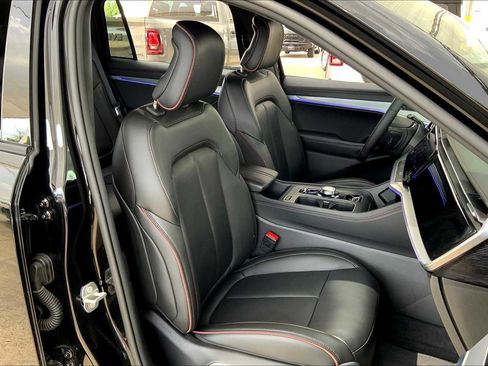 Used 2024 Jeep Wagoneer Launch Edition image 15