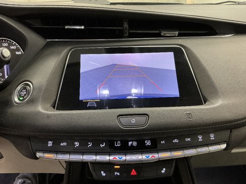 Used 2019 Cadillac XT4 Luxury w/ Cold Weather Package FWD image 14