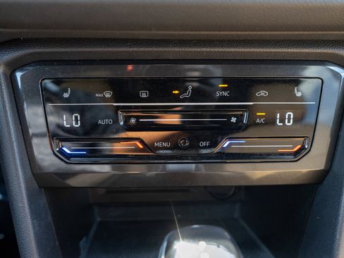 Used 2023 Volkswagen Tiguan SE w/ Panoramic Sunroof Package AWD/4WD image 19