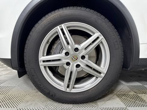 Used 2014 Porsche Cayenne Platinum Edition AWD/4WD image 22