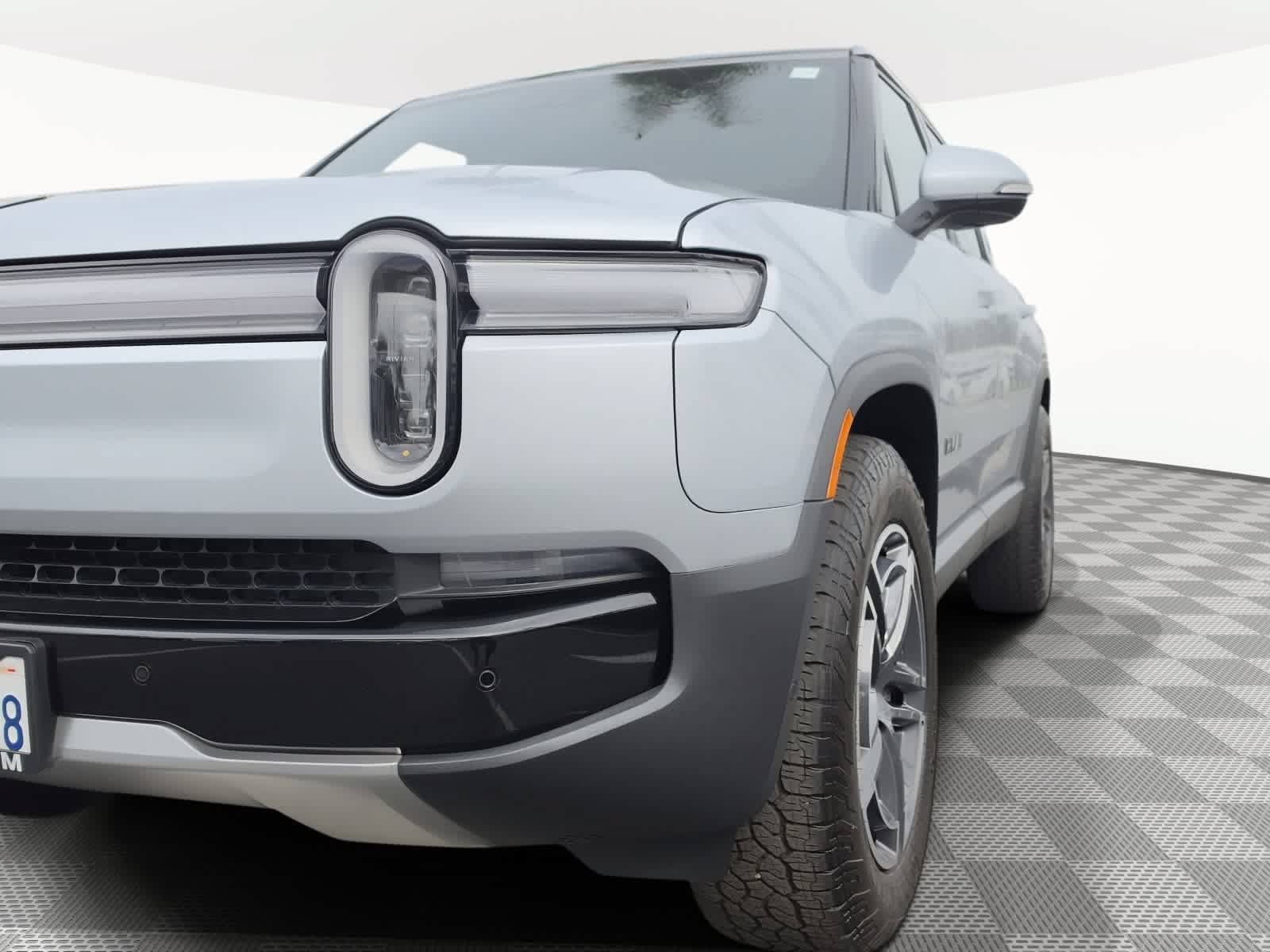 Used 2025 Rivian R1S Adventure Dual AWD/4WD image 4