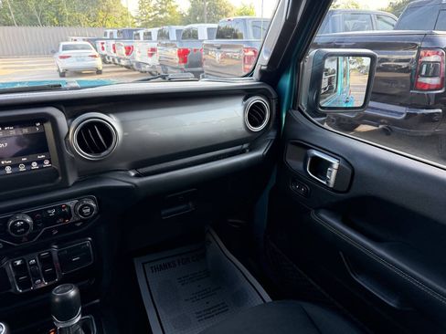 Used 2020 Jeep Wrangler Unlimited Sahara AWD/4WD image 20