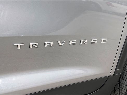 Certified 2025 Chevrolet Traverse LT image 32