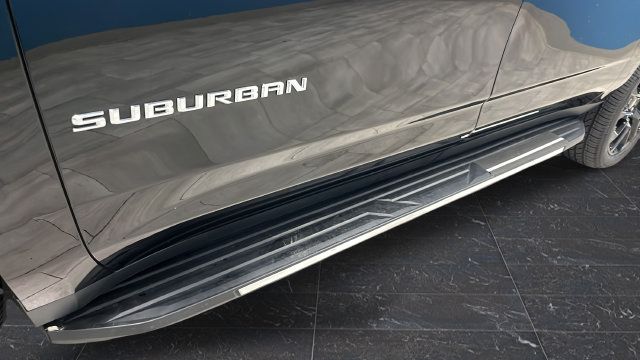 Used 2025 Chevrolet Suburban Premier AWD/4WD image 41