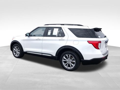 Used 2023 Ford Explorer XLT w/ Equipment Group 202A AWD/4WD image 6