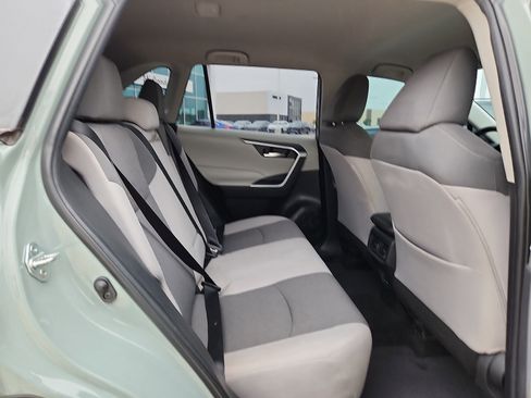 Used 2022 Toyota RAV4 XLE FWD image 14