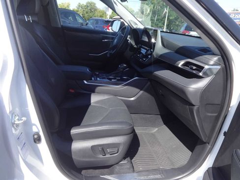 Used 2021 Toyota Highlander Platinum image 9