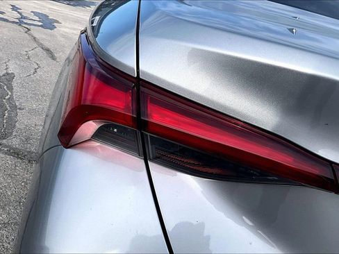 Used 2019 Toyota Avalon XLE image 22