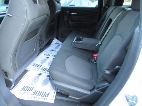 Used 2015 Chevrolet Traverse LT image 24