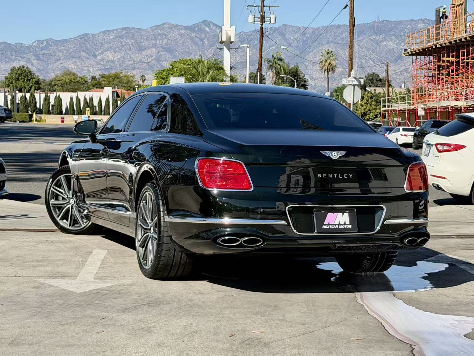 Used 2022 Bentley Flying Spur Plug-In Hybrid AWD/4WD image 5