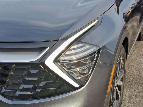 Used 2025 Kia Sportage EX w/ Premium Package image 8