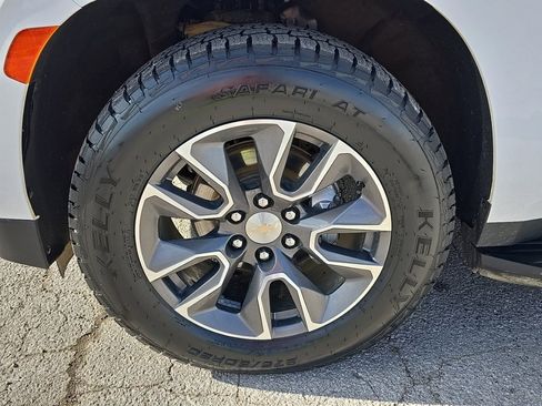 Used 2022 Chevrolet Suburban LT w/ Luxury Package image 7