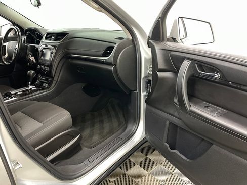 Used 2015 Chevrolet Traverse LT w/ Style and Technology Package FWD image 37