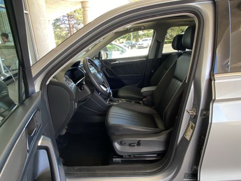 Used 2023 Volkswagen Tiguan SE w/ Panoramic Sunroof Package FWD image 26