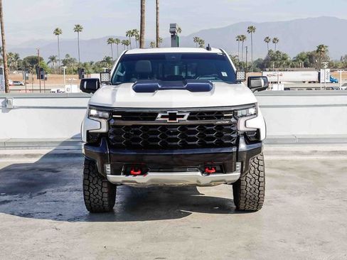 Used 2023 Chevrolet Silverado 1500 ZR2 w/ Technology Package AWD/4WD image 3