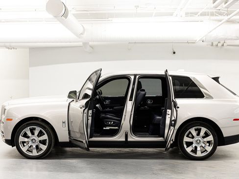 Used 2020 Rolls-Royce Cullinan image 16