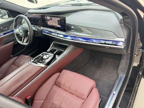 Used 2024 BMW 760i xDrive w/ Executive Package image 31
