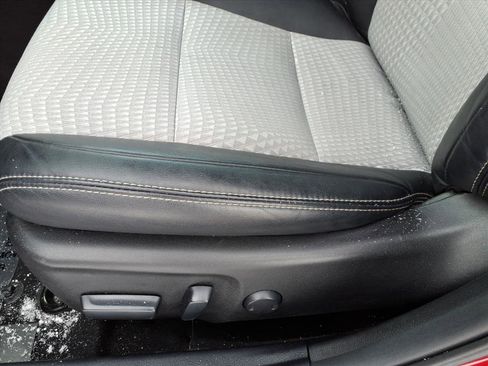 Used 2014 Toyota Camry L image 14