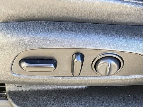 Used 2020 Chevrolet Traverse LT w/ LT Premium Package image 22