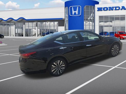 Used 2025 Nissan Altima 2.5 SV image 9