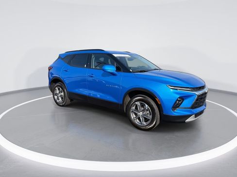 Used 2024 Chevrolet Blazer LT w/ Convenience Package FWD image 2