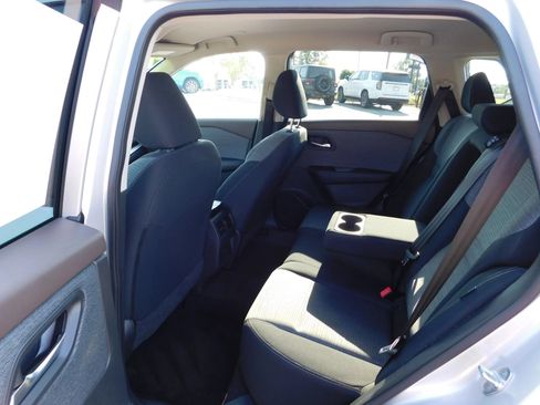 Used 2023 Nissan Rogue SV AWD/4WD image 12
