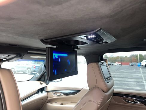 Used 2018 Cadillac Escalade Platinum image 24