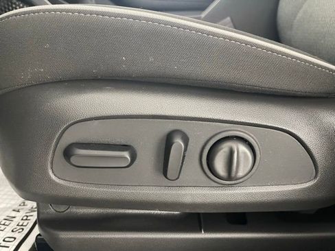 Used 2023 Chevrolet TrailBlazer LT image 34