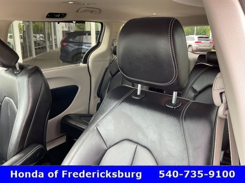Used 2024 Chrysler Pacifica Touring-L FWD image 29