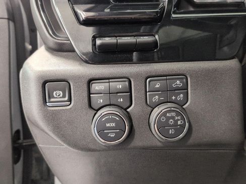 Used 2025 Chevrolet Silverado 2500 ZR2 w/ Technology Package AWD/4WD image 10