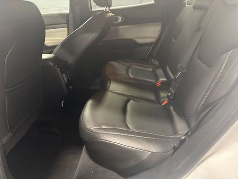 Used 2025 Jeep Compass Limited image 10