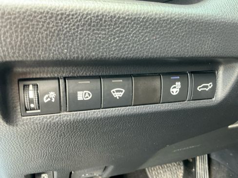 Used 2022 Toyota RAV4 SE w/ Convenience Package image 31