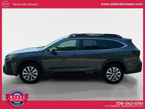 Used 2023 Subaru Outback Premium AWD/4WD image 3