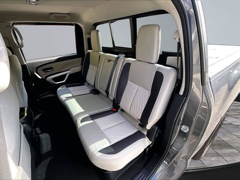 Used 2024 Nissan Titan SV w/ SV Convenience Package RWD image 27