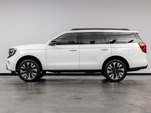 Used 2025 Ford Expedition Active AWD/4WD image 9