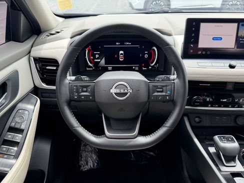 Used 2025 Nissan Rogue SL FWD image 27