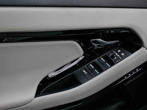 Used 2024 Land Rover Range Rover Evoque S image 15