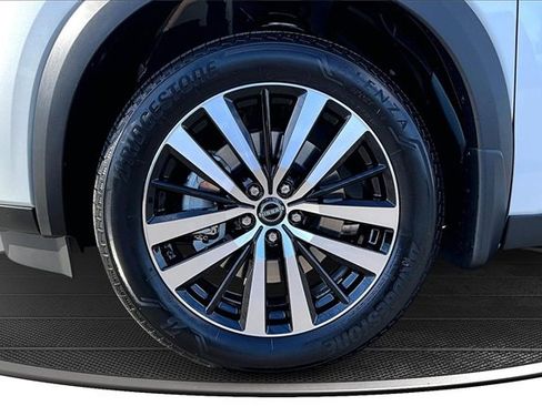 New 2025 Nissan Pathfinder Platinum image 13