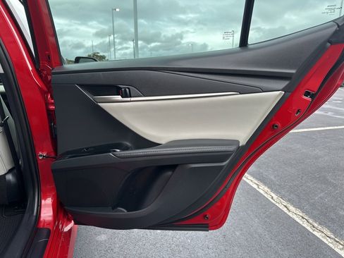 Used 2025 Toyota Camry XLE image 11