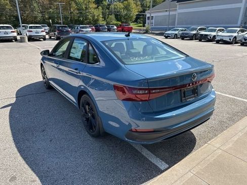 New 2025 Volkswagen Jetta SE image 5