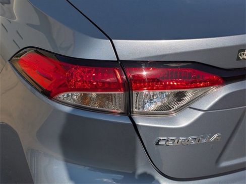 Used 2022 Toyota Corolla LE image 11