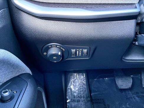 Certified 2024 Jeep Compass Latitude image 31