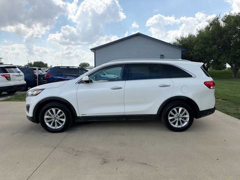 Used 2016 Kia Sorento AWD w/ LX Convenience Package image 3