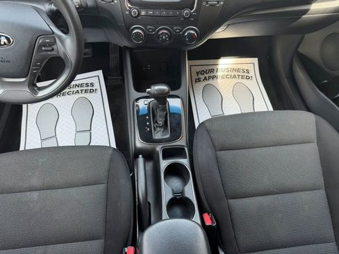 Used 2017 Kia Forte LX image 19