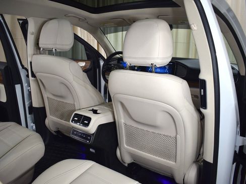 Used 2025 Mercedes-Benz GLS 450 4MATIC image 21