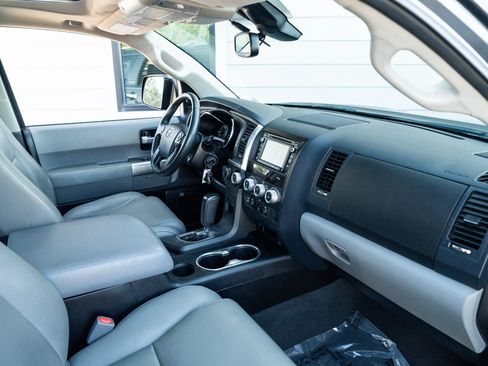 Used 2019 Toyota Sequoia Limited w/ Safety & Convenience Package AWD/4WD image 21
