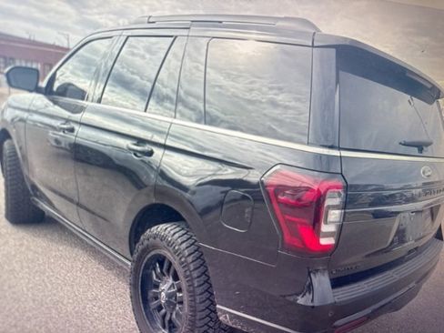 Used 2022 Ford Expedition Limited image 6