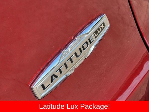 Used 2021 Jeep Cherokee Latitude Lux w/ Comfort/Convenience Group AWD/4WD image 18